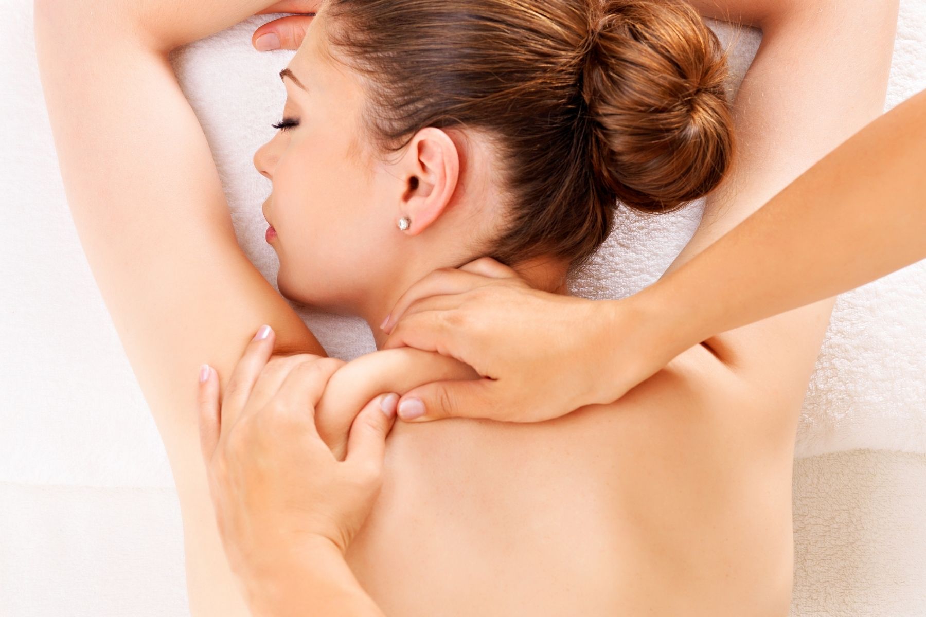 Fizyoterapist eşliğinde klinik masaj uygulaması